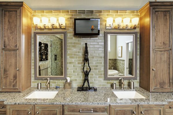 Bathroom Counter With Vanity Lighting